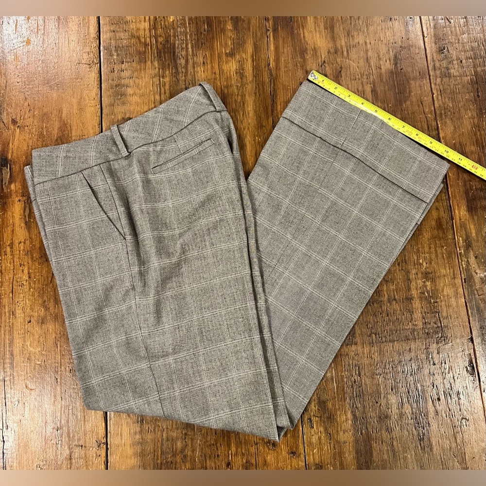 Banana republic women’s size 8 wide leg dress pants. Cuffed. Excellent.